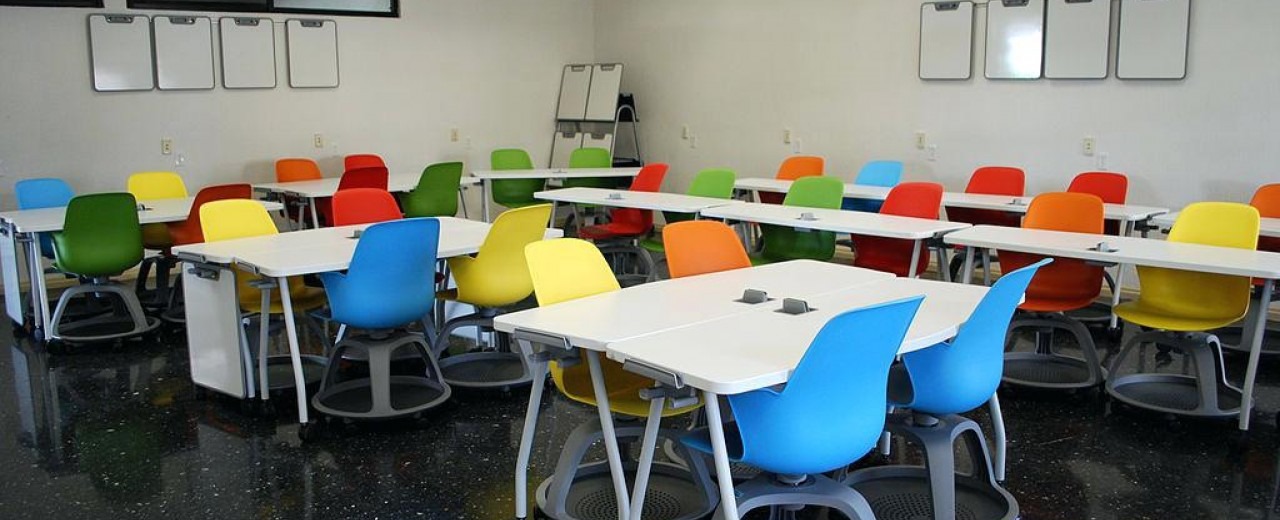 Mobilier școlar: cum alegi cea mai potrivită mobilă pentru clasele dintr-o școală?